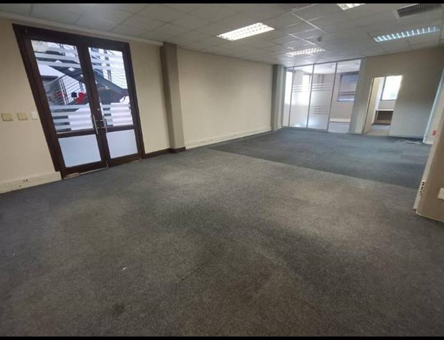 BUSINESS PROPERTY TO RENT IN CONSTANTIA KLOOF